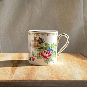 Charming Floral Mug with Gold Accents